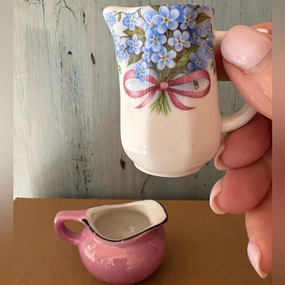 Bundle of (2) Little Pitchers - one pink & other blue flowers with pink ribbon - Picture 7 of 8